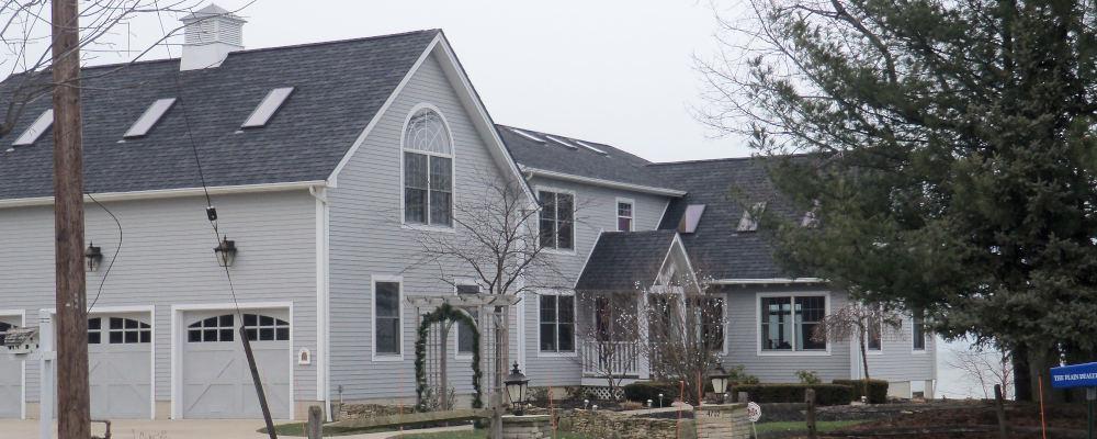 Home on Lake Erie with new siding done by Daugherty Construction